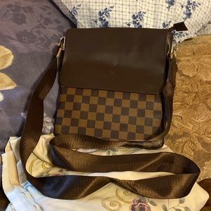 Chic Louis Vuitton Damier Ebene bag